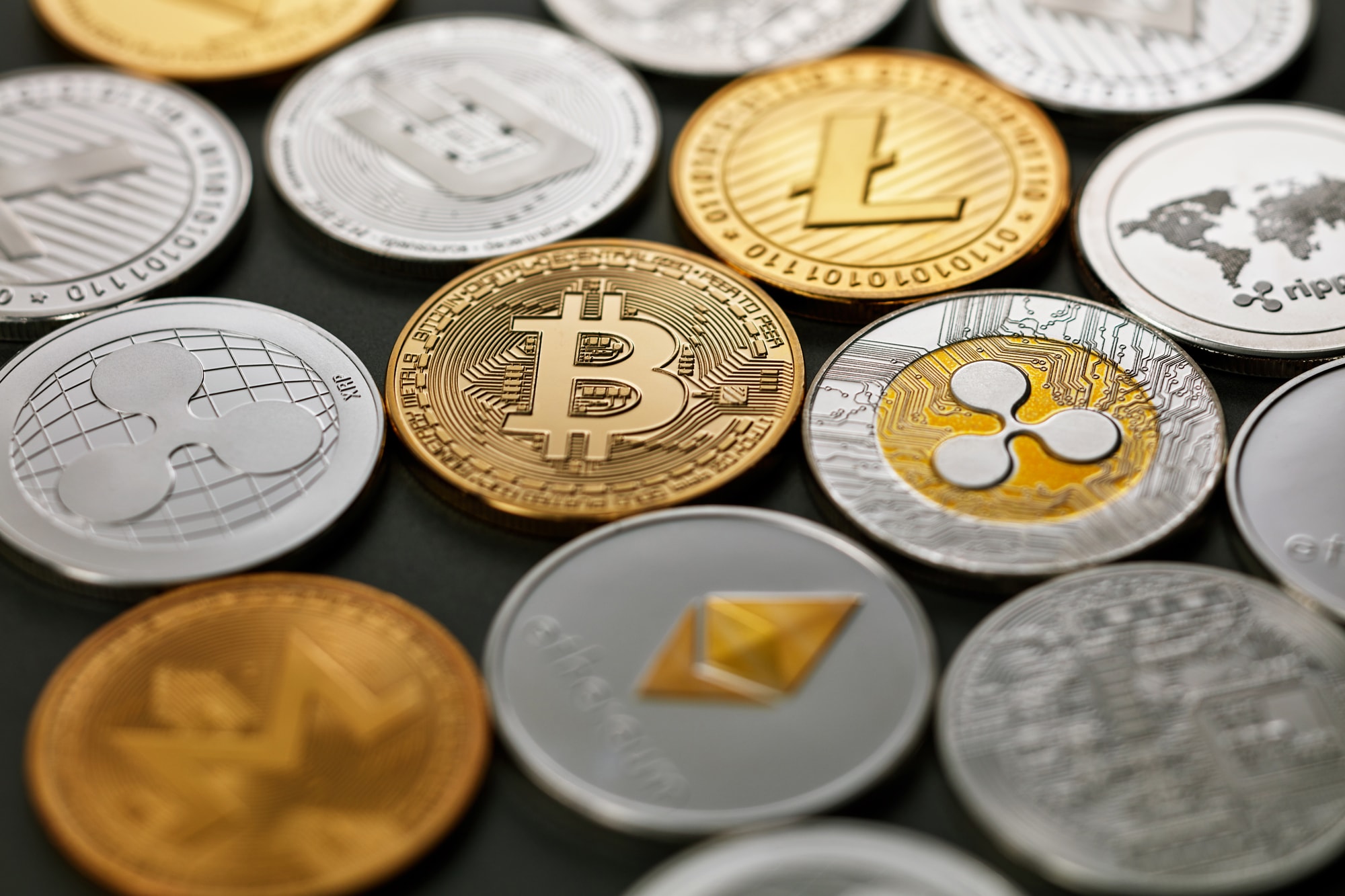 Destinia.com crypto payments logo